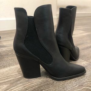Black boots size 8